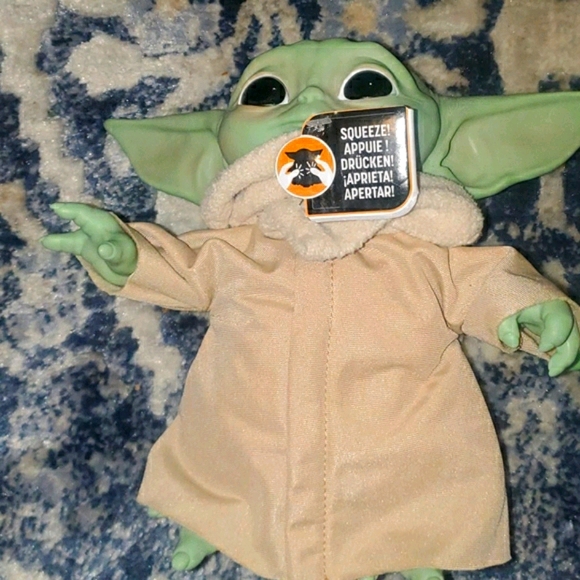 Two baby Yoda's - Picture 3 of 5